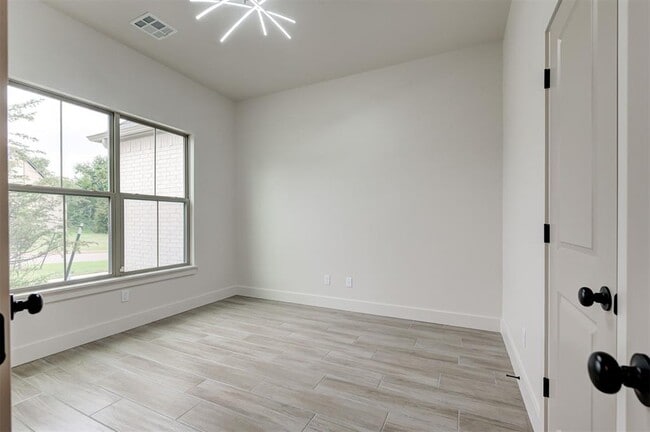 Building Photo - 4616 Maple Rdg Dr