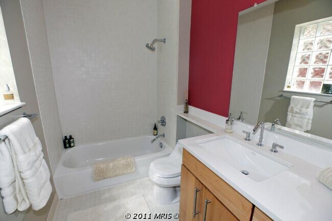 Building Photo - 1348 Euclid St NW