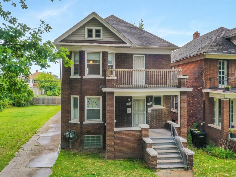 Second Floor Unit for Lease - 1202 Lawrence St