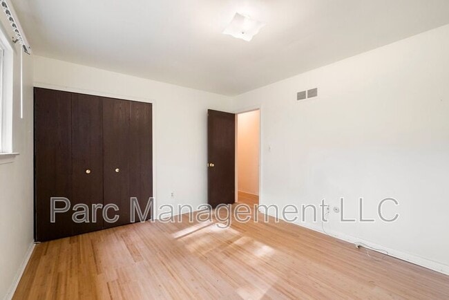 Building Photo - 2076 Harned St