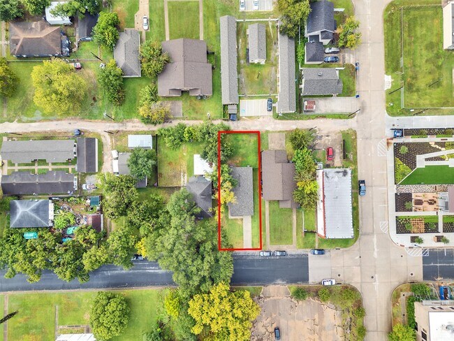 Building Photo - 419 8th Ave N