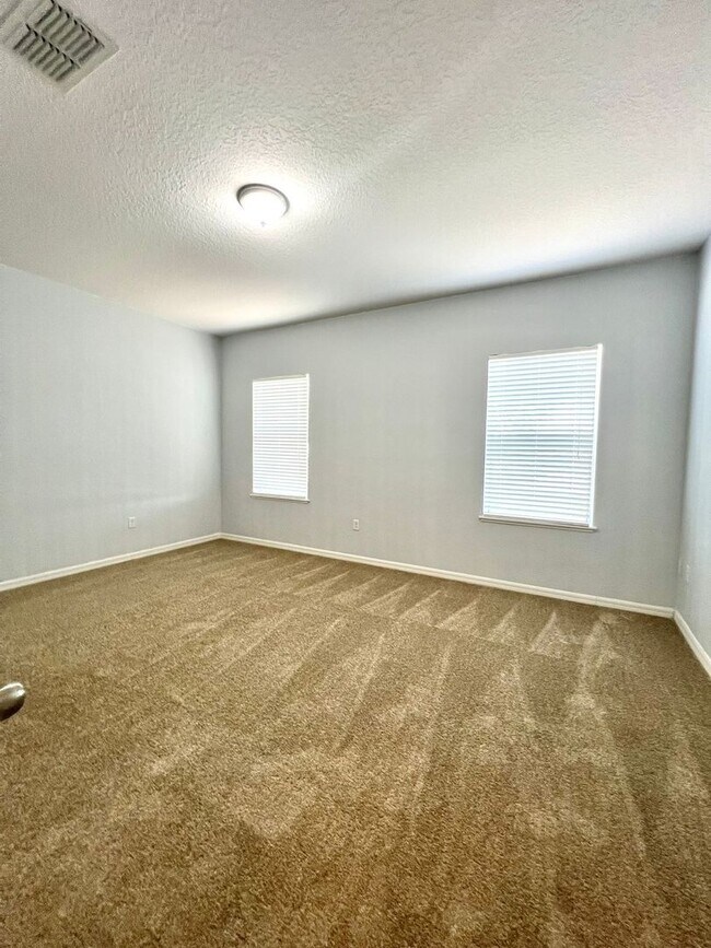 Building Photo - 5588 Sycamore Canyon Dr