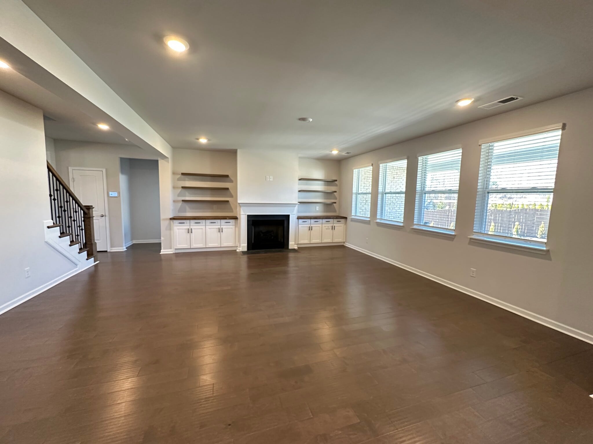Building Photo - 304 Greymoor Ln
