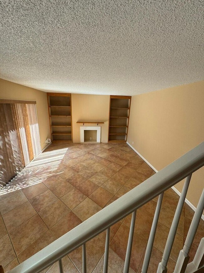 Building Photo - Charming townhouse 2 bed 2 bath in great location!