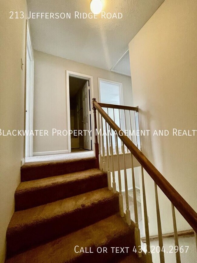 Building Photo - 213 Jefferson Ridge Rd