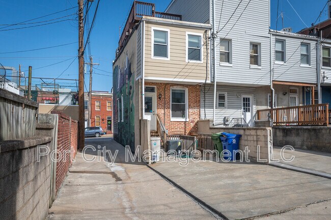 Building Photo - 3301 Fleet St