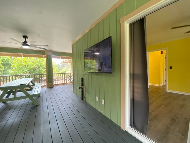Building Photo - 3/2 In The Hawaiian Paradise Park Sunbelt!