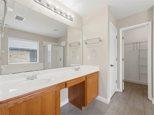 Building Photo - 1004 Downridge Dr