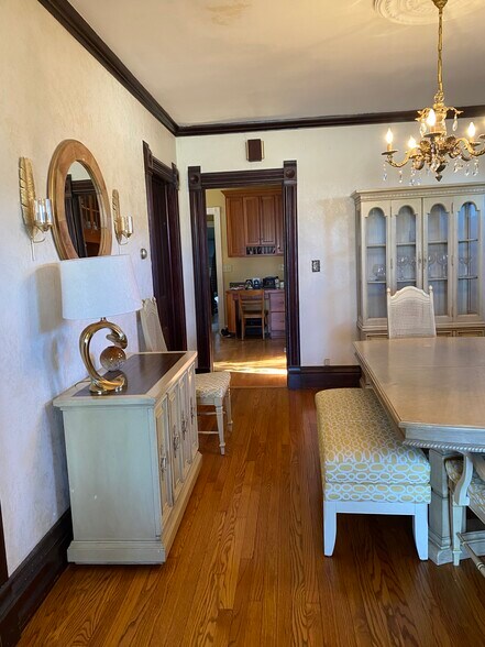 Building Photo - 227 S Water St