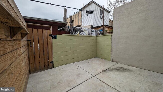Building Photo - 2232 N Mascher St