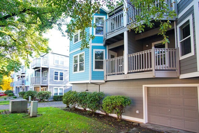 Building Photo - Beautiful & Spacious 2 Bed 2 Bath by Lair Hill Park!