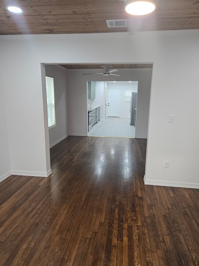 Building Photo - 415 N 23rd St