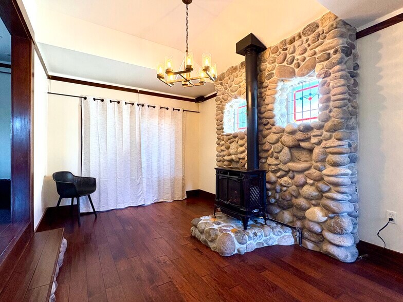 Building Photo - 3306 Gibson Pl