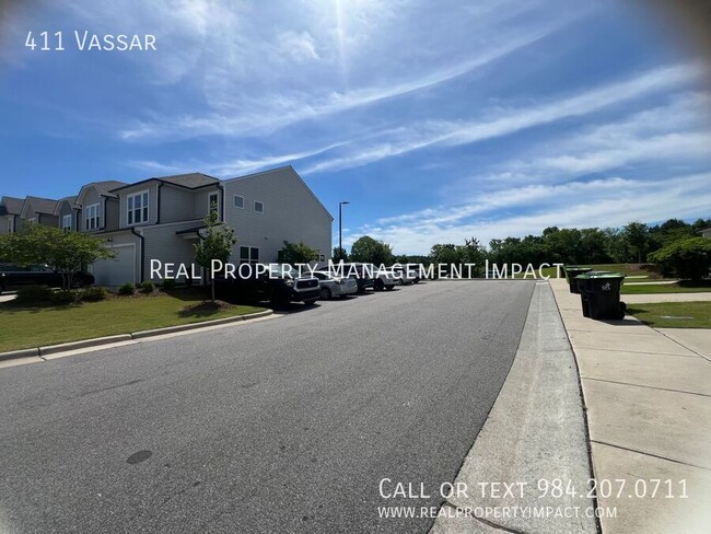 Building Photo - 411 Vassar-