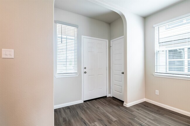 Building Photo - 3707 Cub Dr