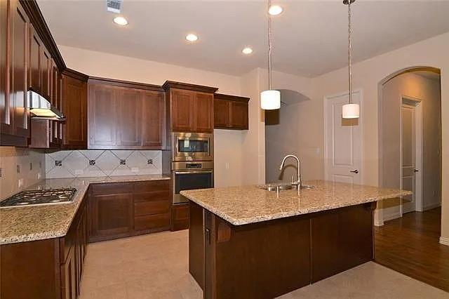 Building Photo - 2016 Indigo Dr