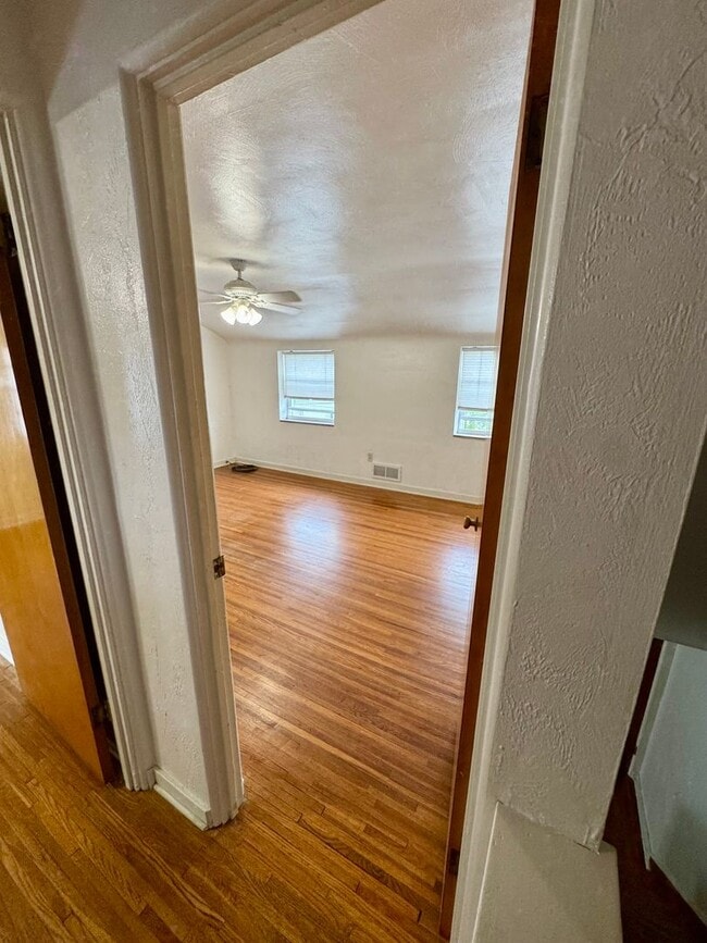 Building Photo - Charming 2 Bed 1 Bath in Beechview!