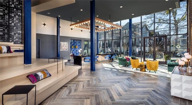 Building Photo - 105 Rogers St NE