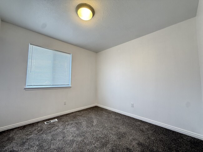 Building Photo - 5601 4015 W