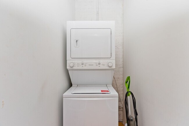 Building Photo - 2013 W Division