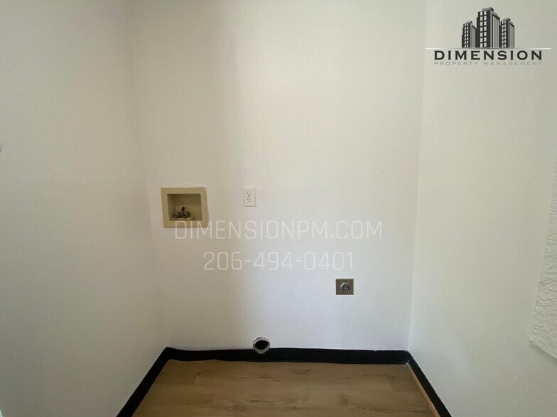 Building Photo - 869 S 41st St