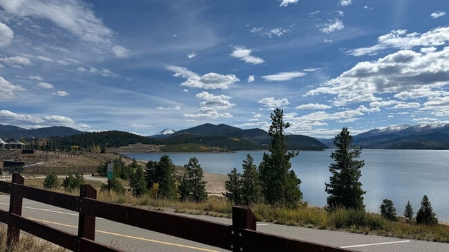 Building Photo - Lakefront Two Bedroom Two Bath Condo in Dillon