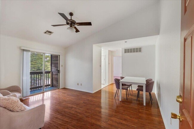 Building Photo - 6903 Deatonhill Dr