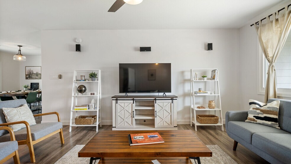 Building Photo - 8035 E Earll Dr