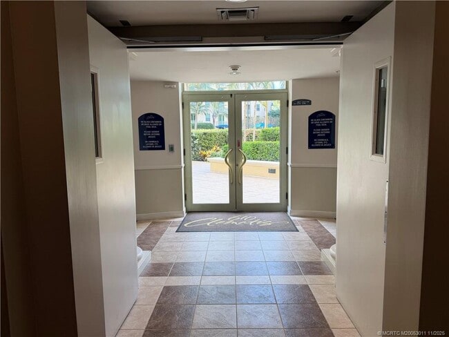 Building Photo - 610 Clematis St