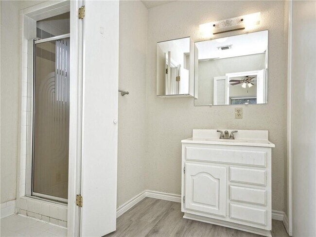 Building Photo - 5409 Grover Ave