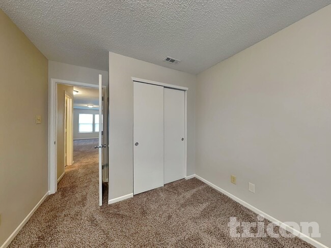 Building Photo - 11361 N Creekside Dr