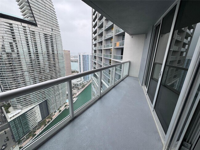 Building Photo - 475 Brickell Ave