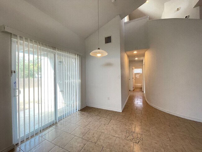 Building Photo - 3-Bedroom House on 1/2 an Acre for Rent in Killeen