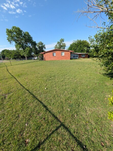 Building Photo - 3401 NW Williams Ave