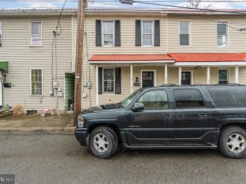 Building Photo - 608 North St