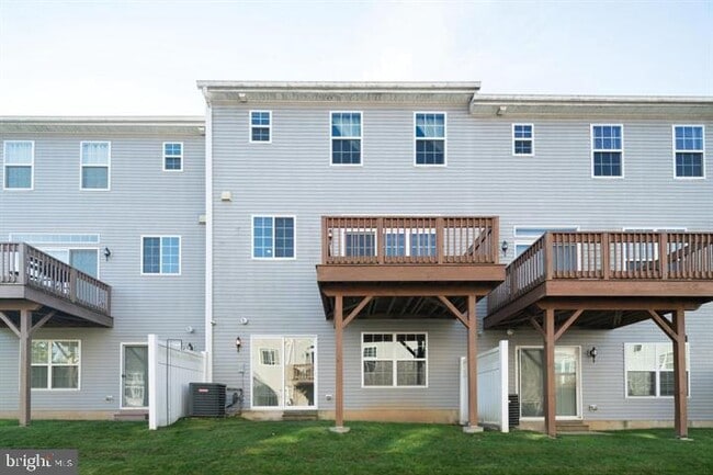 Building Photo - 27127 Hickory Ln