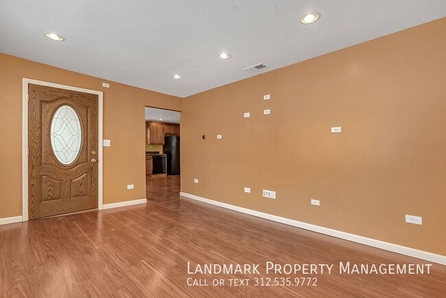 Building Photo - 6 E Eureka Dr