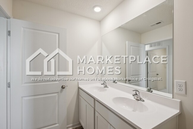 Building Photo - 227 Belle court