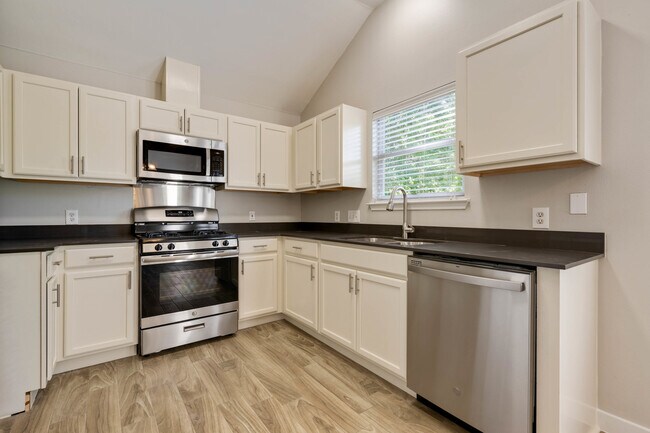 Building Photo - 1302 Crete Ln