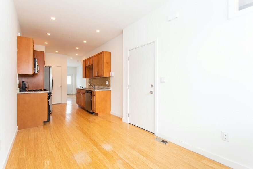 Building Photo - 1519 Ogden St