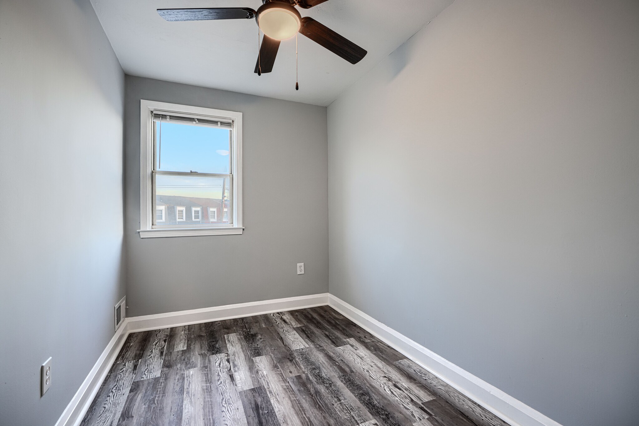 Building Photo - 2123 Graythorn Rd