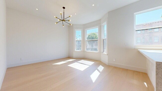 Building Photo - Modern, Convenient, Bright, Renovated 3BR/1BA Top Floor Flat with Dishwasher & In Unit Laundry