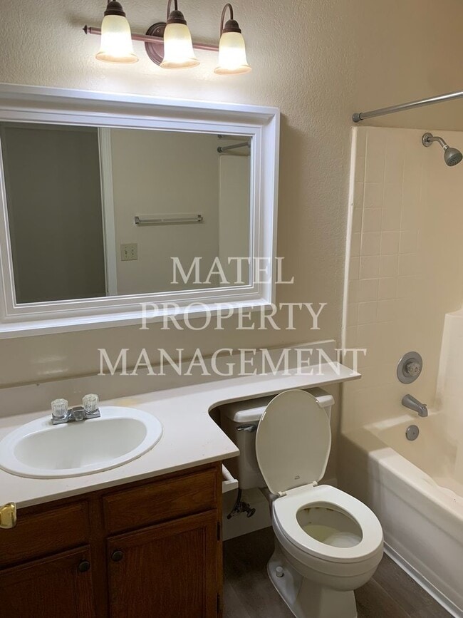 Building Photo - Move in Special see AD