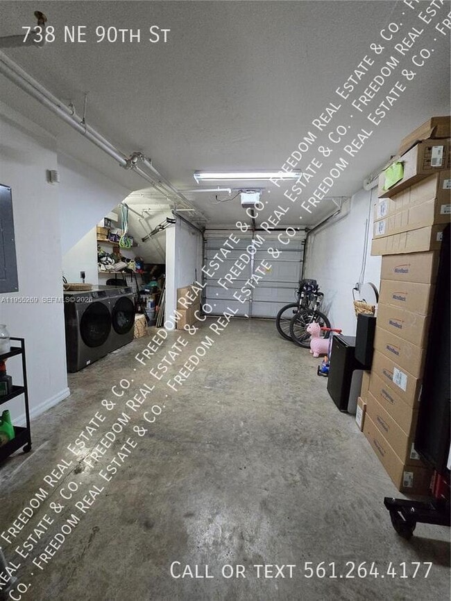 Building Photo - 738 NE 90th St