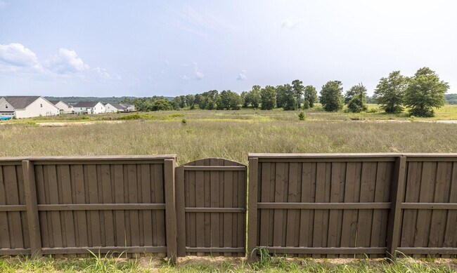 Building Photo - Like New Home in Evans