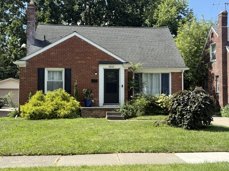 Primary Photo - 8225 Grayfield St