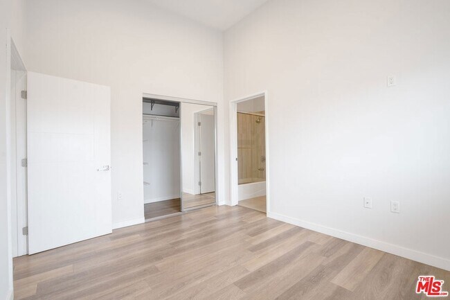 Building Photo - 8532 Cashio St