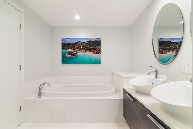 Building Photo - 2950 NE 188th St