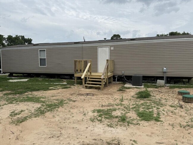 Building Photo - 208 Overland Trail