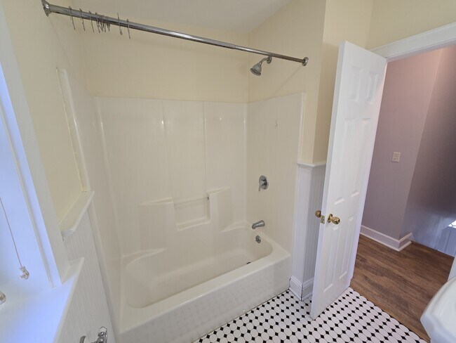 Building Photo - 205 Elmbrook Dr